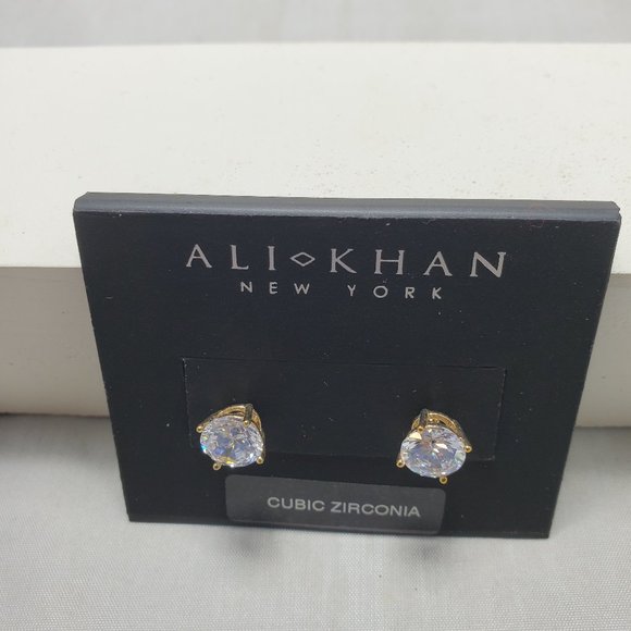 Ali Khan cubic Zirconia stud earring with gold frame 8MM - Picture 4 of 5